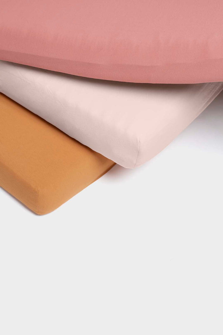 fitted sheets by It-Fits arranged on top of each other, the stretchy 100% Australian Cotton fabric makes them fit very well and lets them appear wrinkle-free